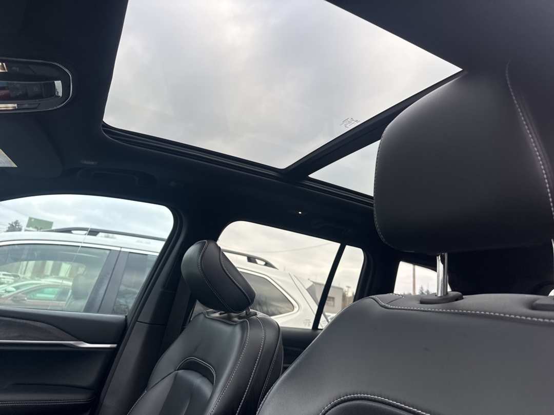 2025 Jeep Grand Cherokee 4xe - Image 10