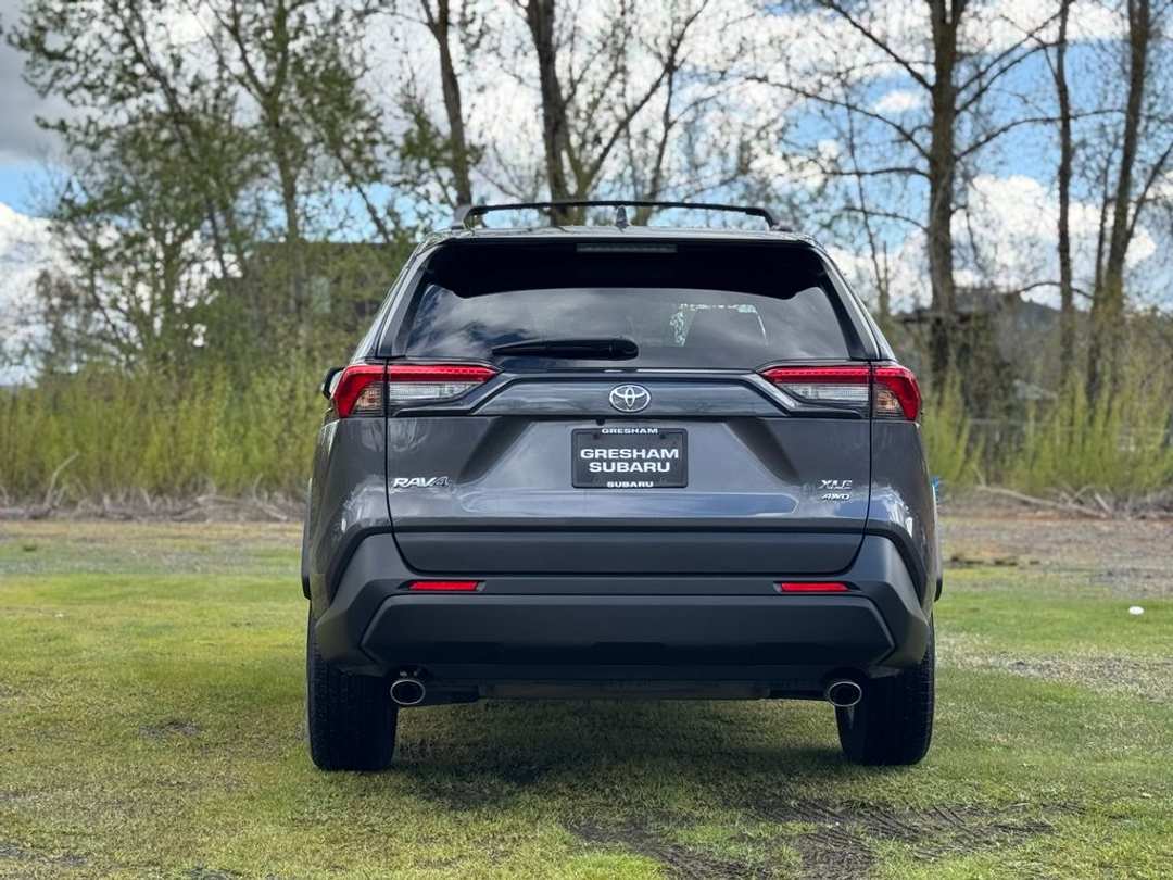 2021 Toyota Rav4 XLE - Image 3