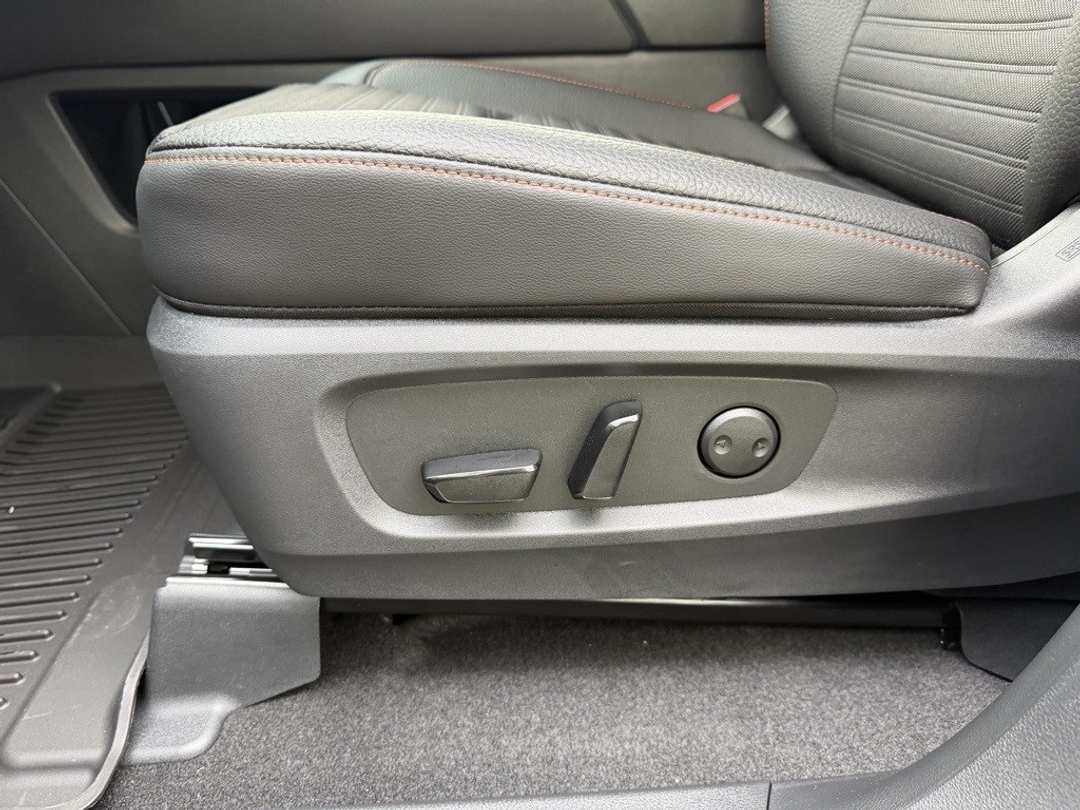 2025 Nissan Pathfinder Rock Creek - Image 13