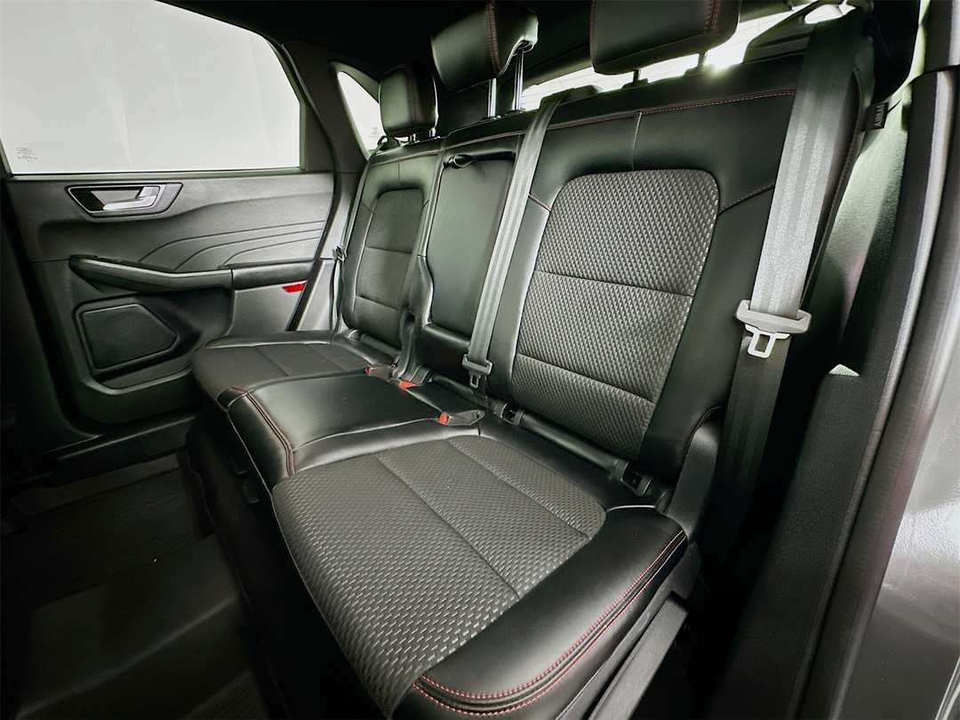 2024 Ford Escape STLine - Image 11