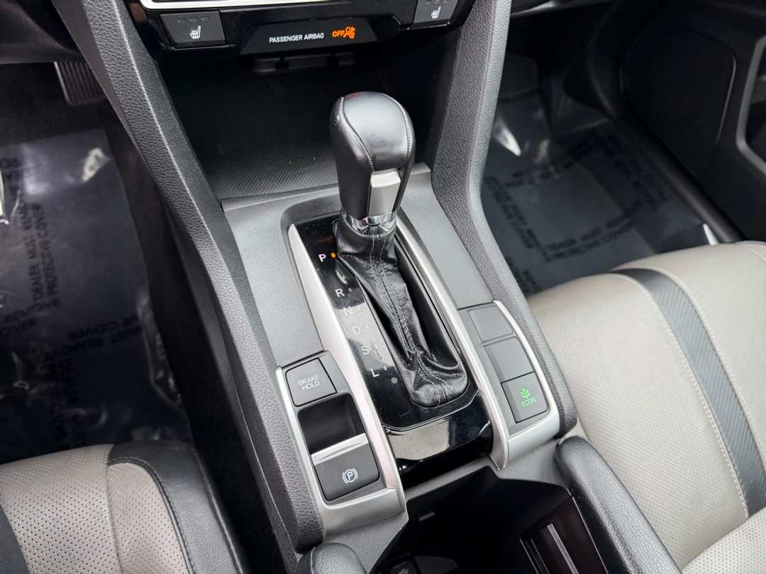 2017 Honda Civic Touring - Image 23