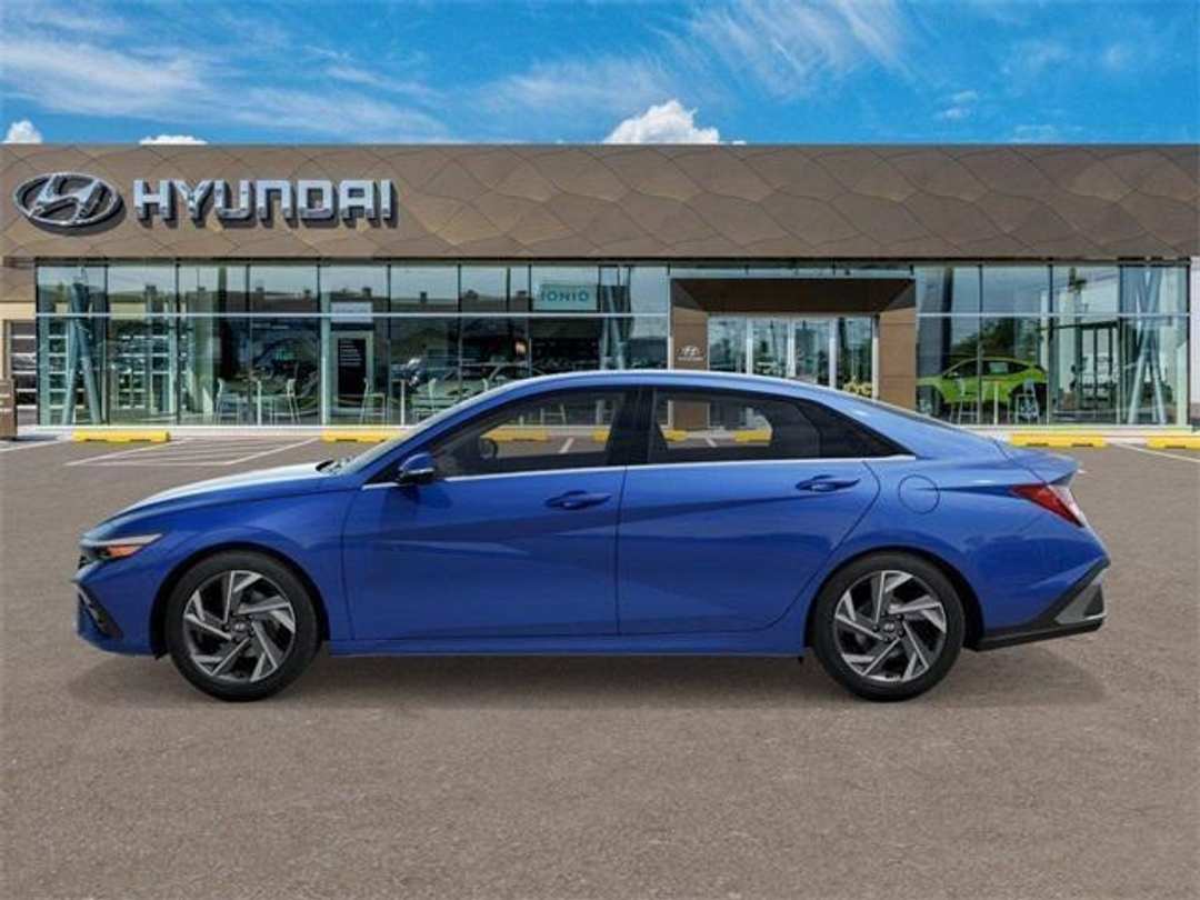 2026 Hyundai Elantra Limited - Image 3