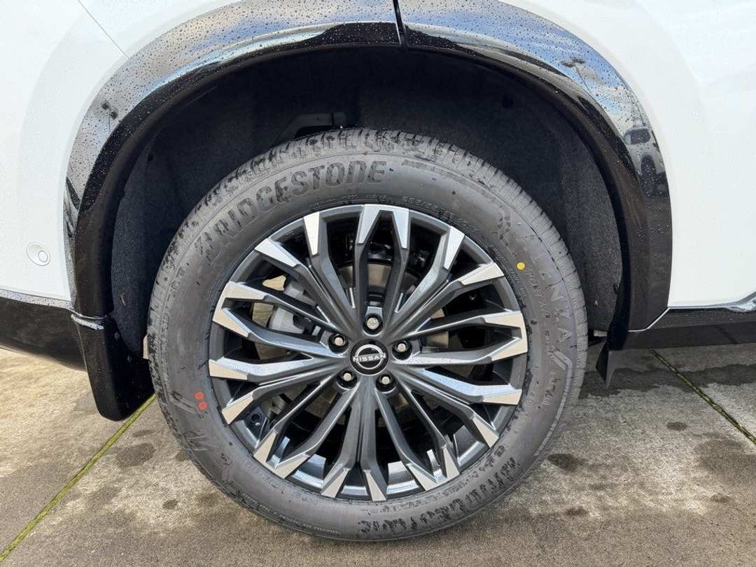 2026 Nissan Rogue Platinum - Image 9