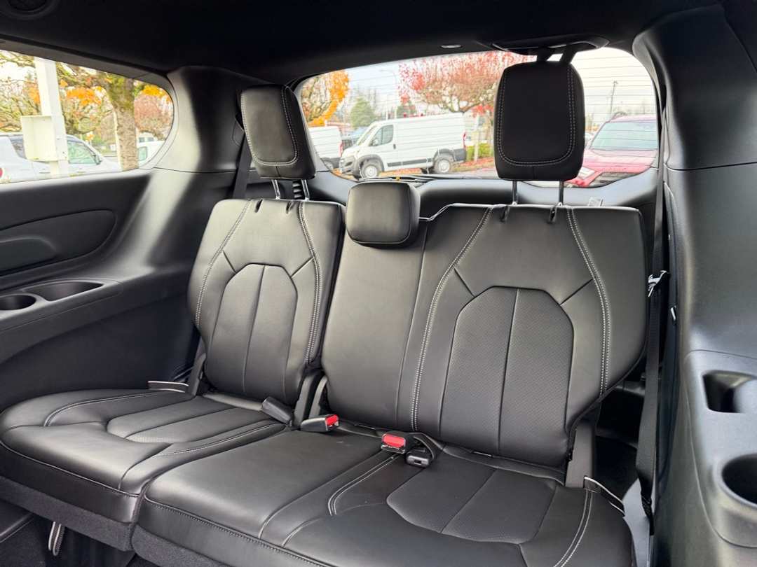2026 Chrysler Pacifica Select - Image 29