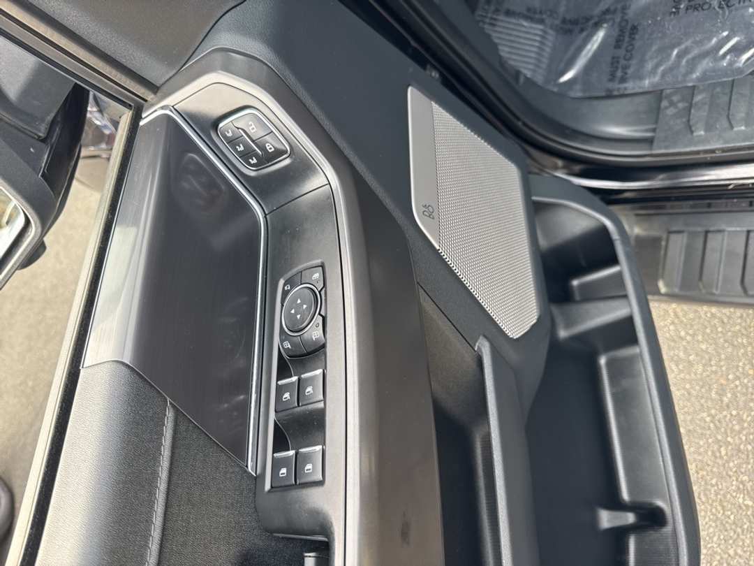 2025 Ford F-150 Lariat - Image 16