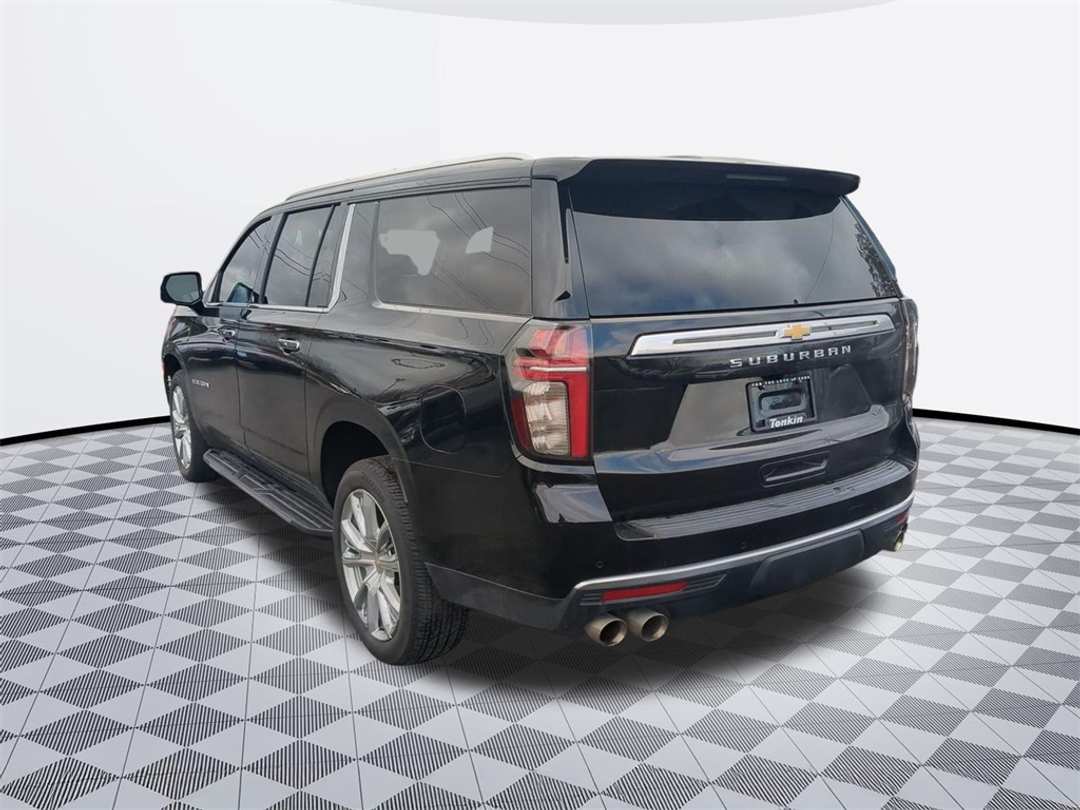 2023 Chevrolet Suburban High Country - Image 4