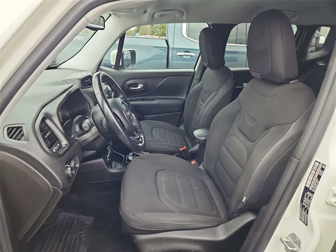 2017 Jeep Renegade Altitude - Image 21