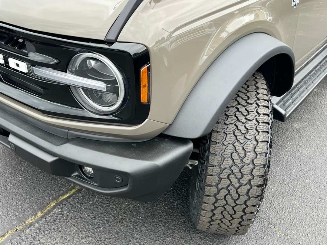 2026 Ford Bronco Outer Banks - Image 3