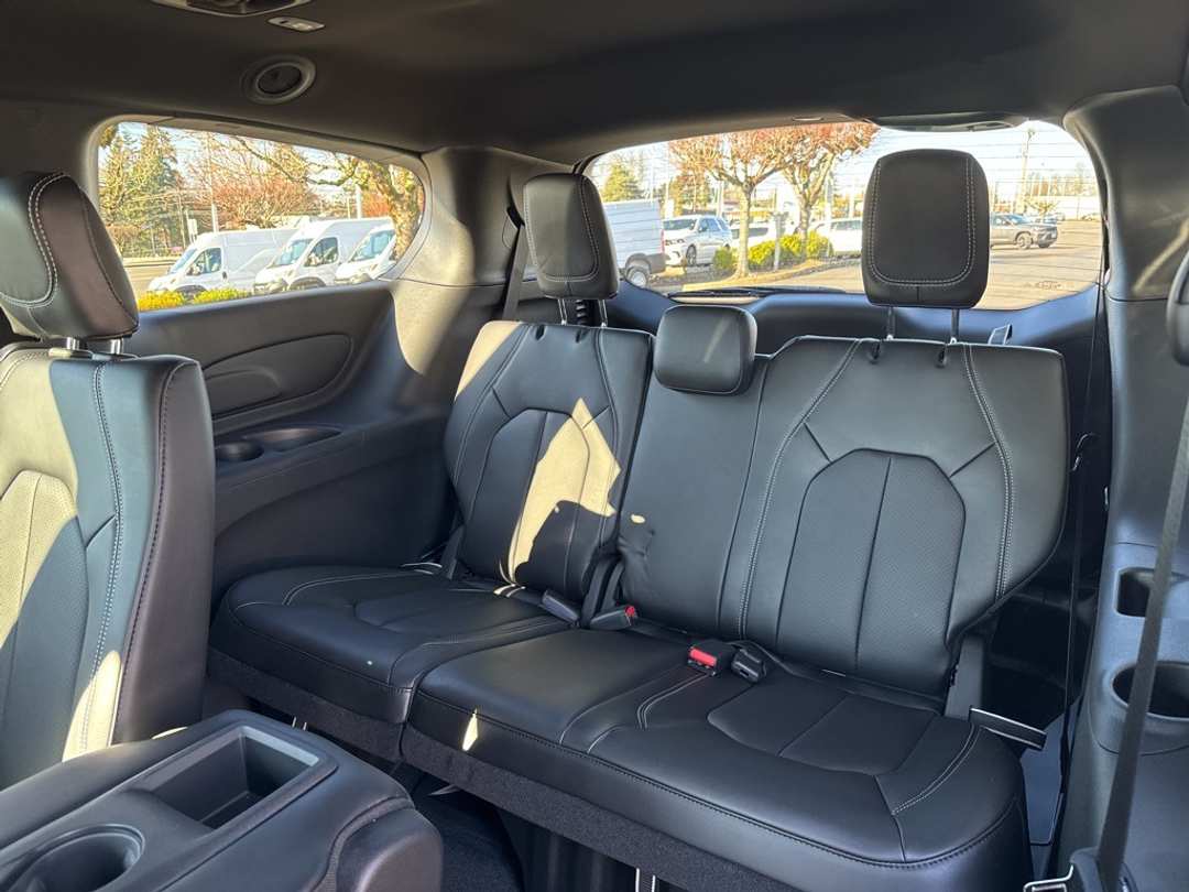 2026 Chrysler Pacifica Select - Image 27