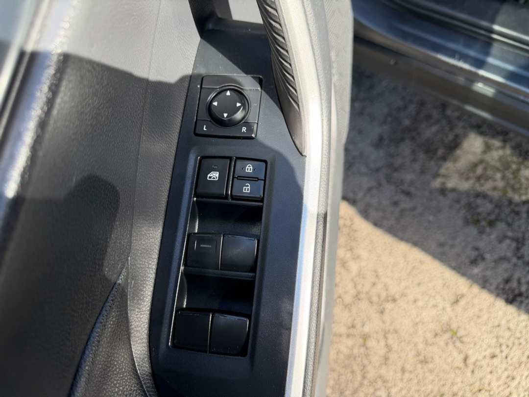 2021 Toyota Rav4 XLE - Image 13