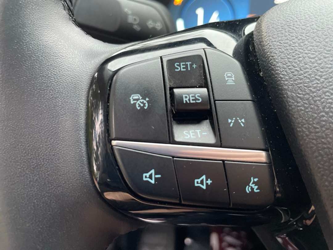 2024 Ford Escape Platinum - Image 12