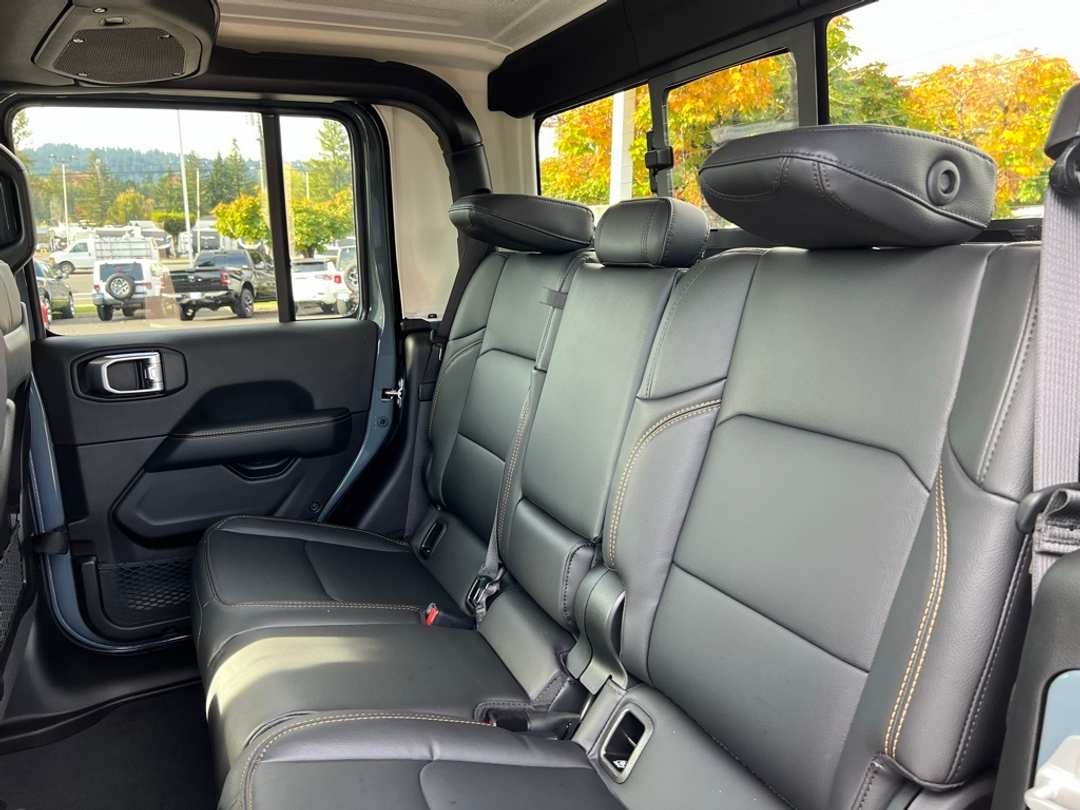 2025 Jeep Gladiator High Tide - Image 27