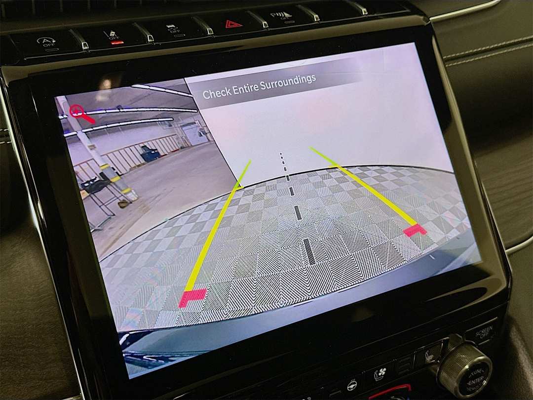 2022 Jeep Grand Cherokee Overland - Image 14