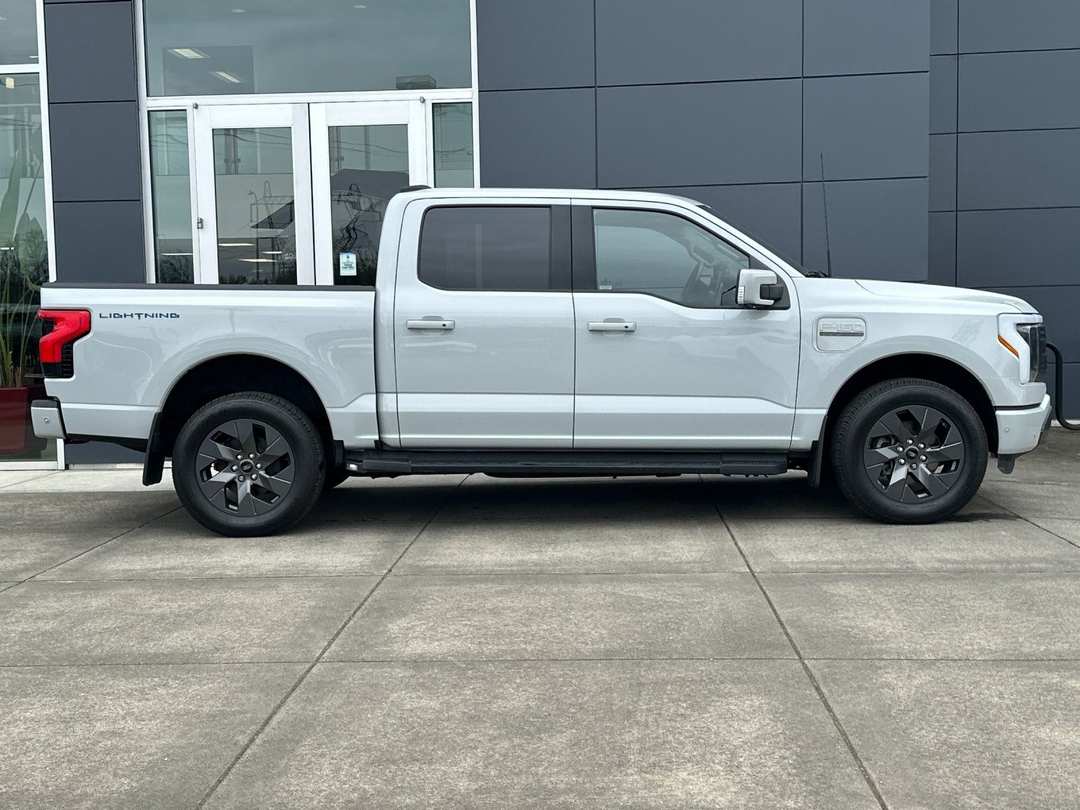 2023 Ford F-150 Lightning Lariat - Image 2