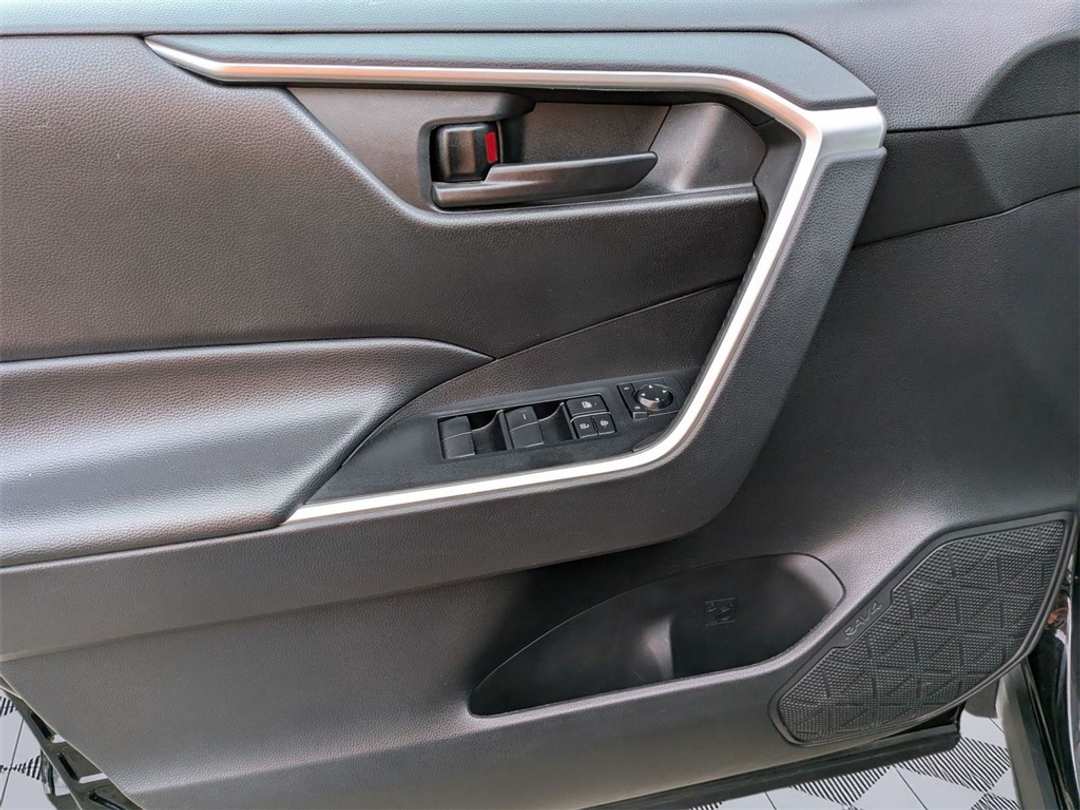 2024 Toyota Rav4 LE - Image 10