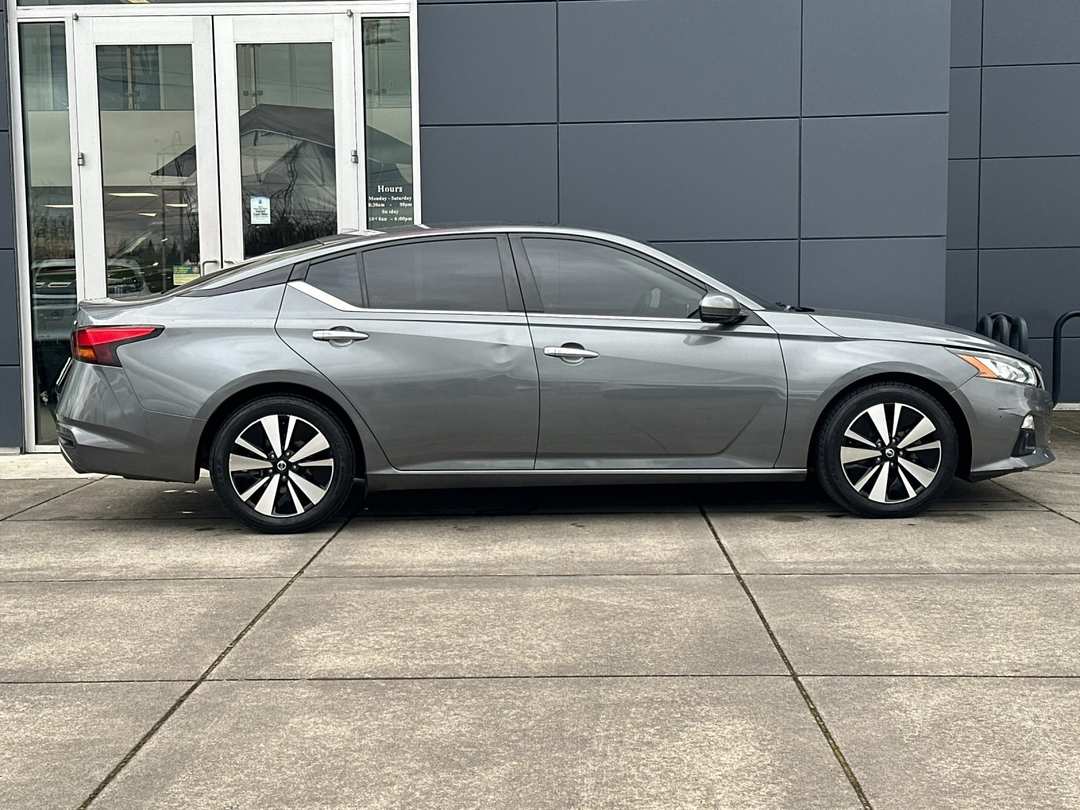 2019 Nissan Altima 2.5 SV - Image 2