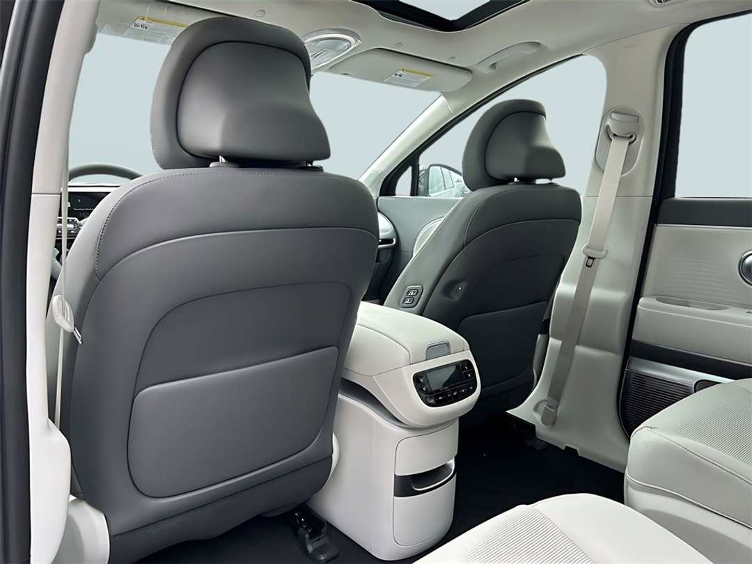 2026 Hyundai Ioniq 9 Performance Limited - Image 23