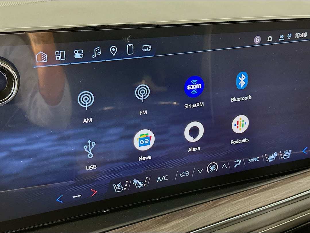 2025 Chevrolet Suburban Premier - Image 16