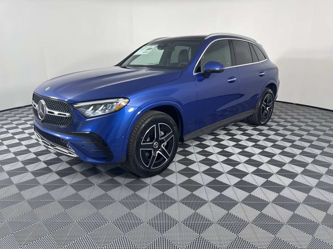 2026 Mercedes-Benz GLC 300 - Image 3