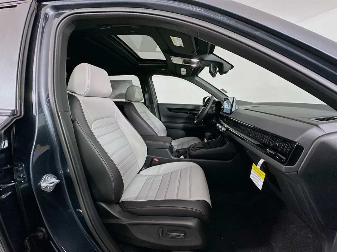 2026 Honda CR-V Sport Touring - Image 30