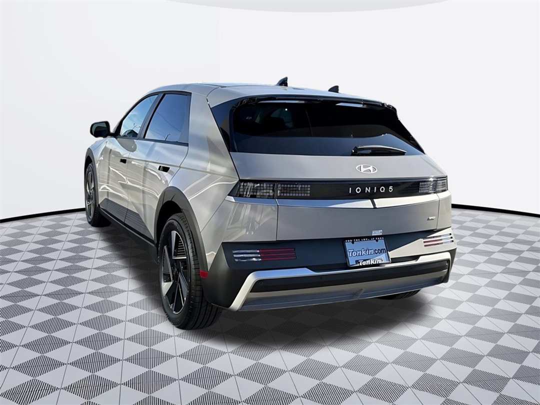 2026 Hyundai Ioniq 5 SEL - Image 5