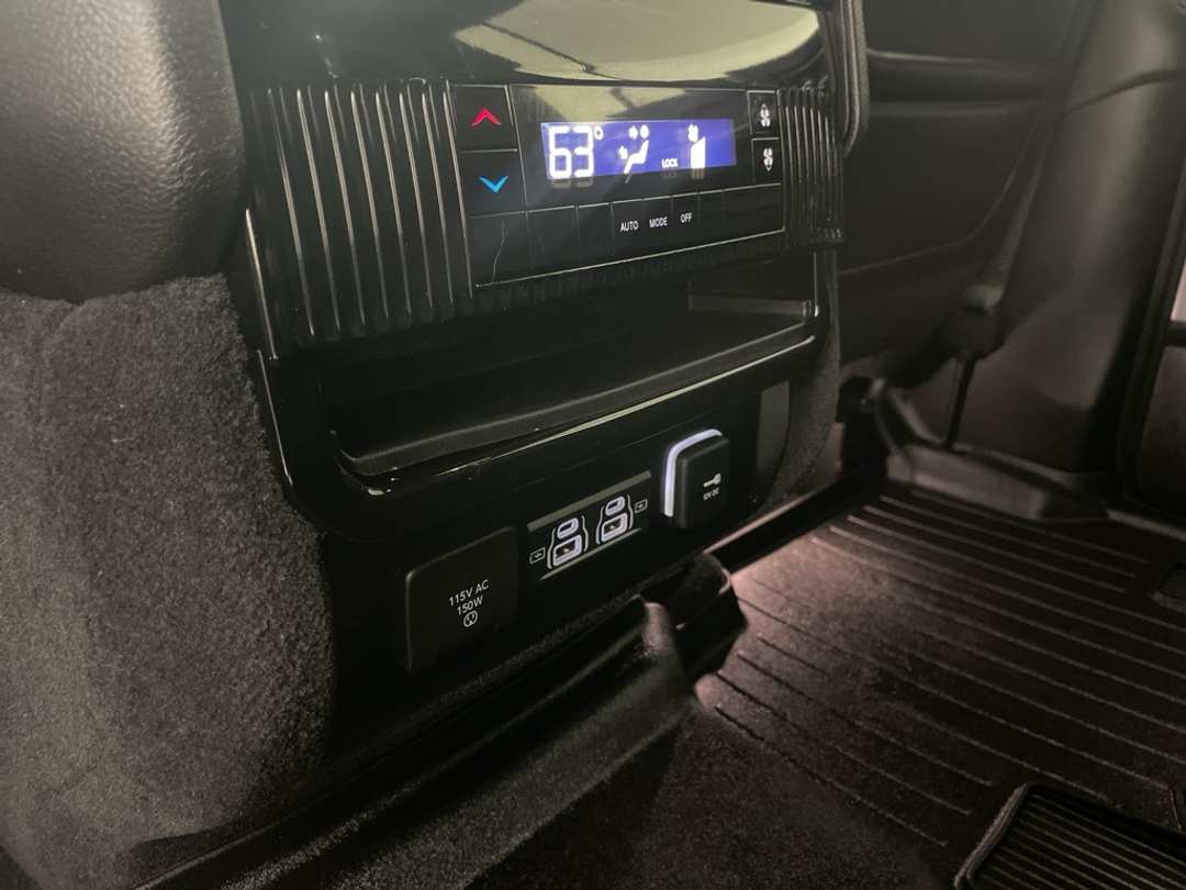 2024 Jeep Wagoneer - Image 25