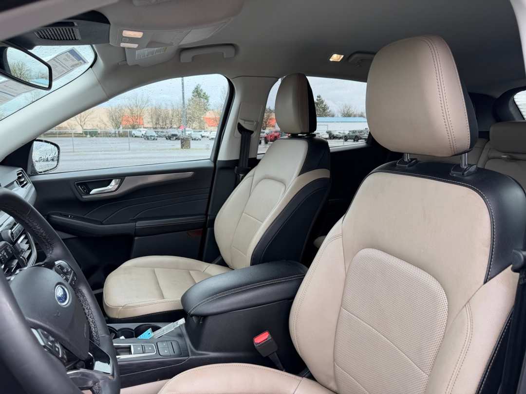 2022 Ford Escape Titanium - Image 15