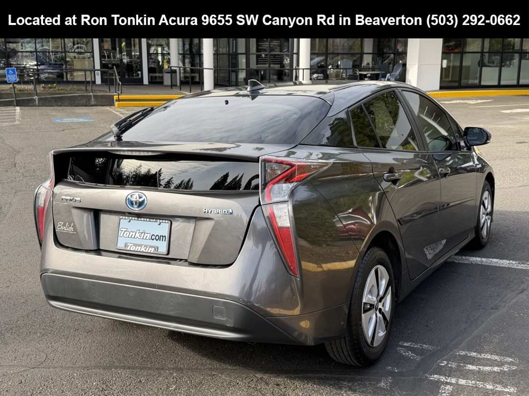 2017 Toyota Prius Three - Image 8