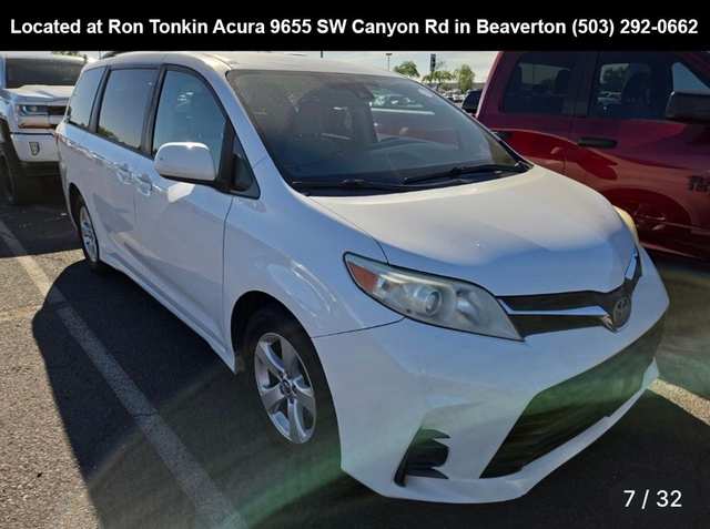 2018 Toyota Sienna LE