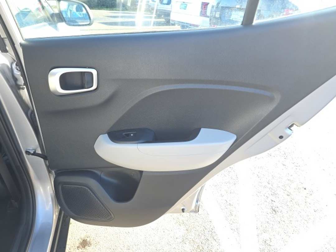 2025 Hyundai Venue SEL - Image 23