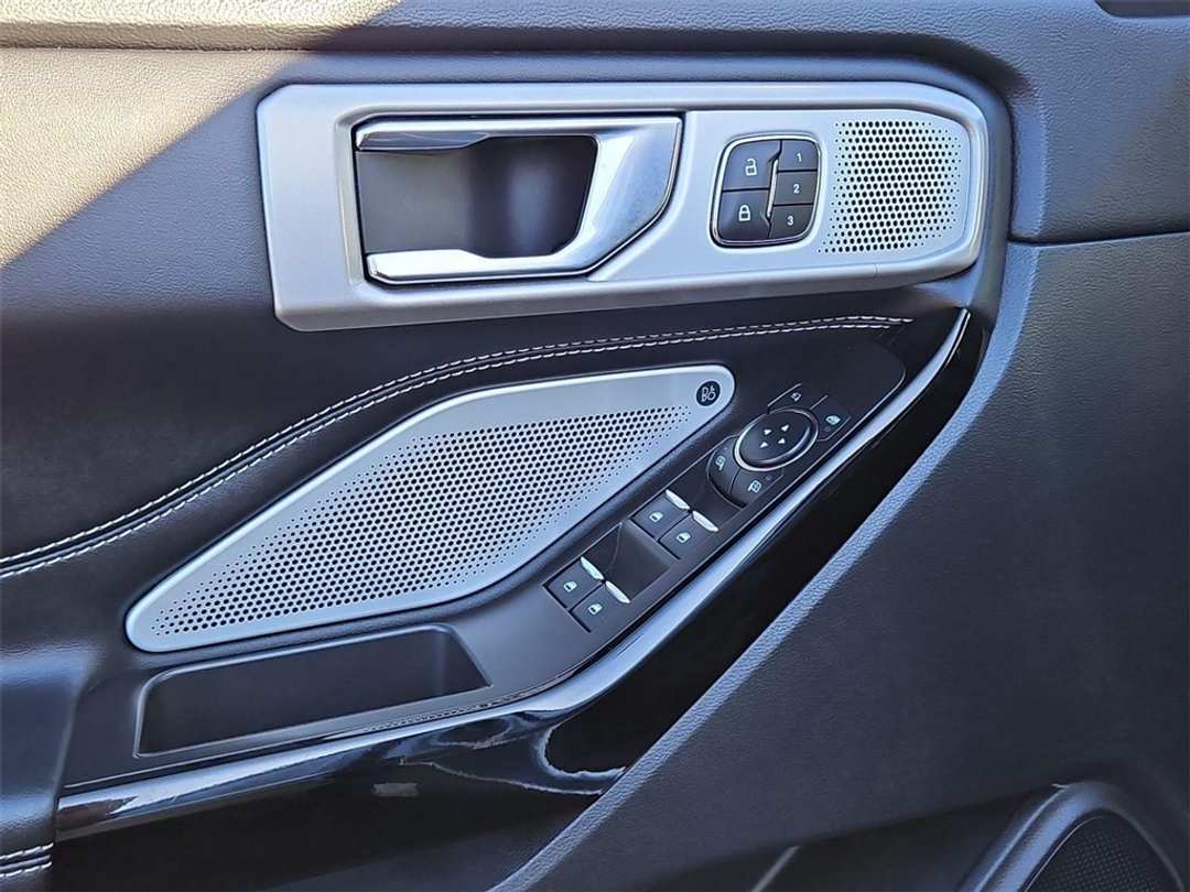 2022 Ford Explorer ST - Image 11