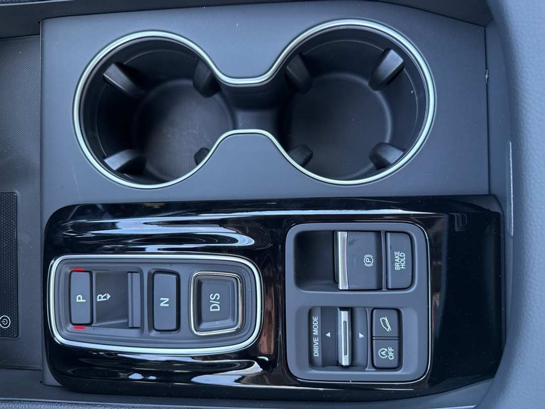 2025 Honda Pilot Touring - Image 30