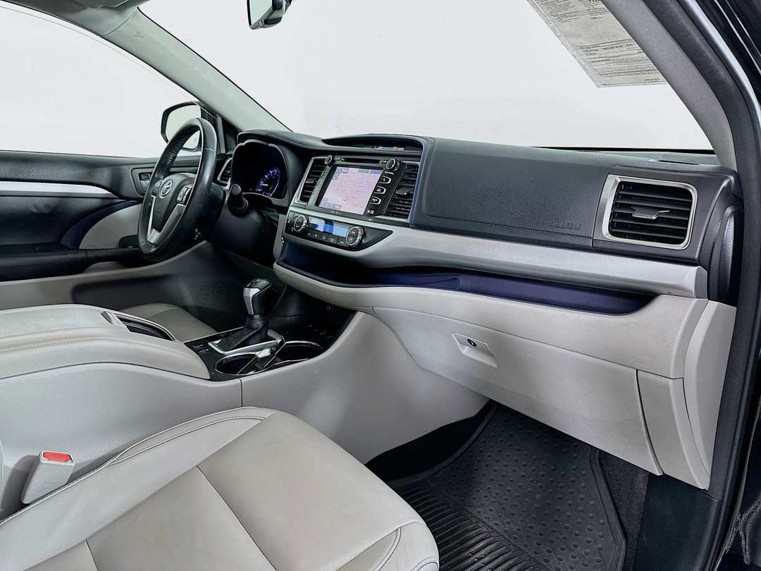 2015 Toyota Highlander XLE V6 - Image 32
