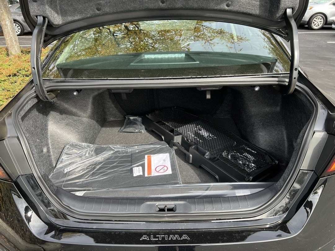 2025 Nissan Altima 2.5 SL - Image 10