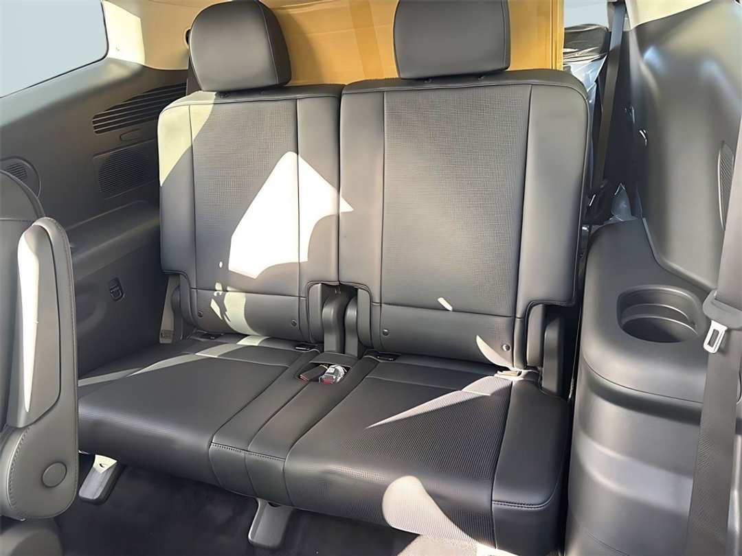 2026 Hyundai Ioniq 9 Performance Calligraphy - Image 13