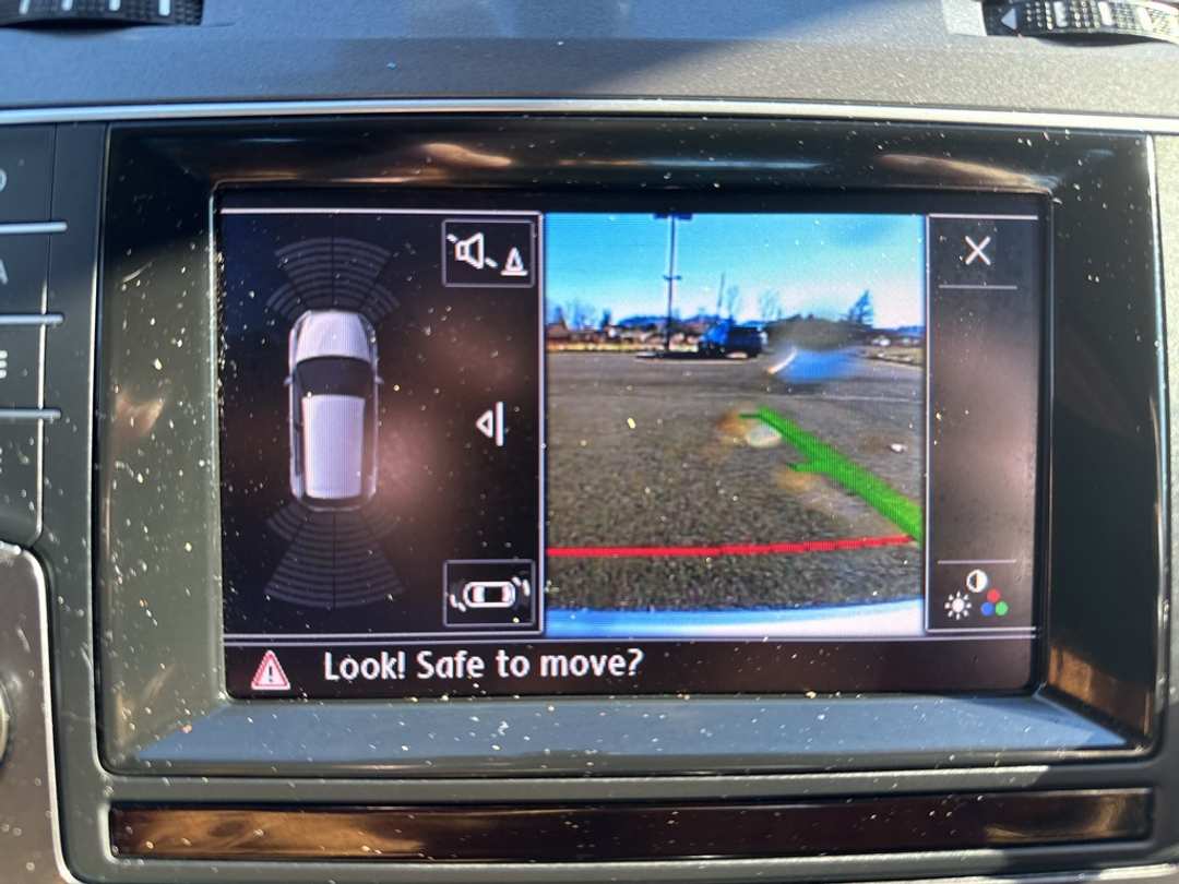 2015 Volkswagen E-Golf SEL Premium - Image 38