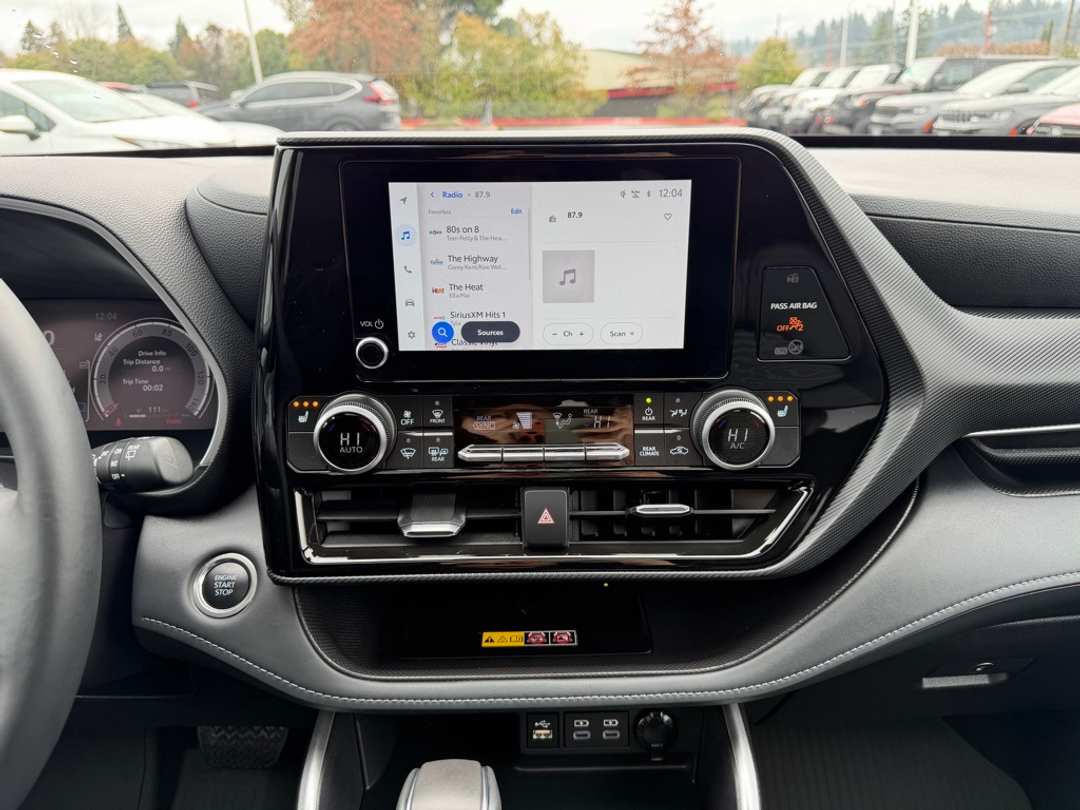 2025 Toyota Highlander XSE - Image 21