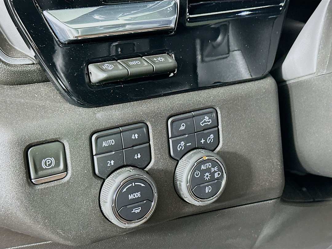 2024 Chevrolet Silverado 1500 High Country - Image 11