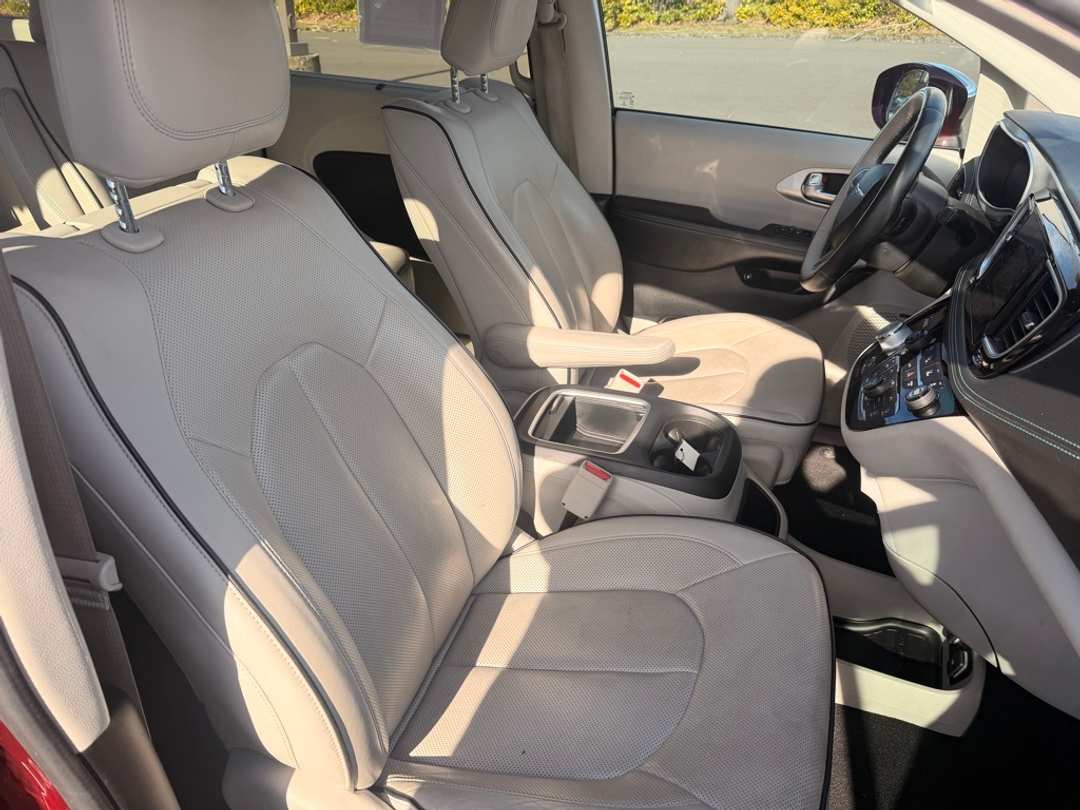 2018 Chrysler Pacifica Limited - Image 27