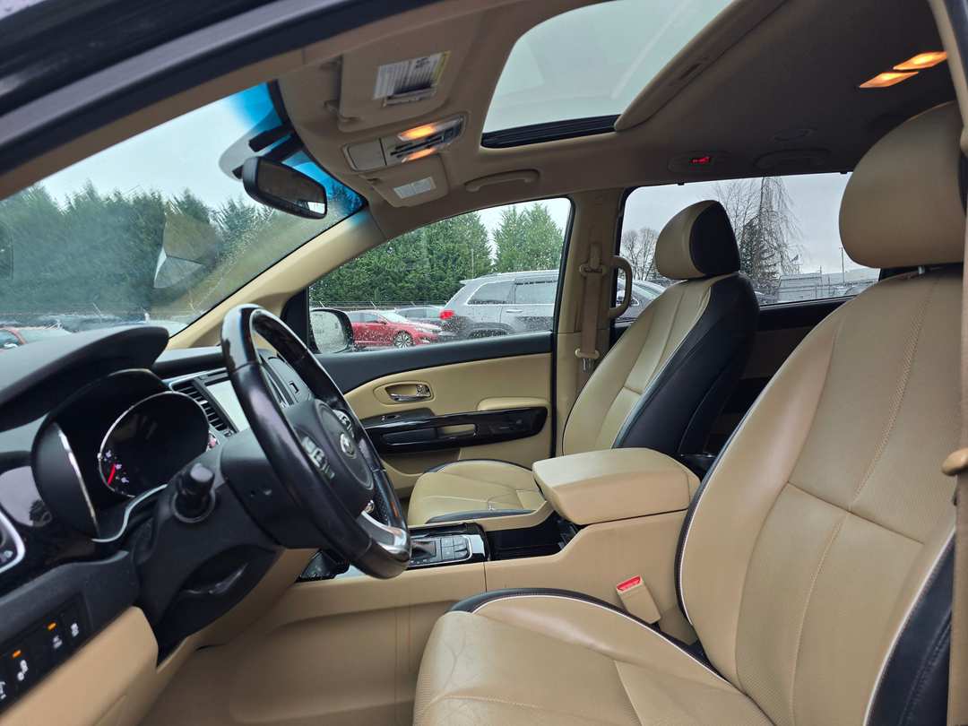 2016 Kia Sedona SXL - Image 2