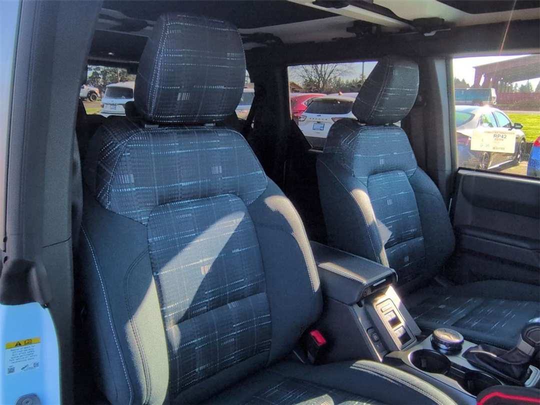 2025 Ford Bronco Heritage Edition - Image 29