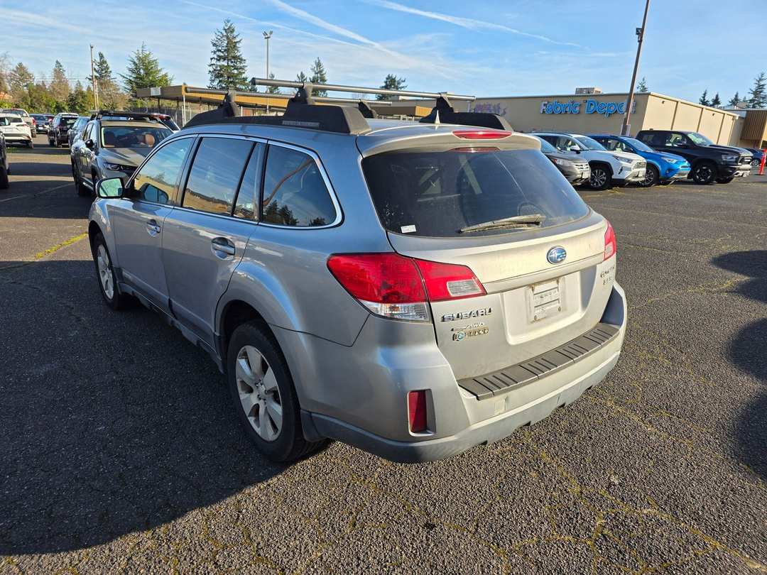 2011 Subaru Outback 3.6R - Image 7