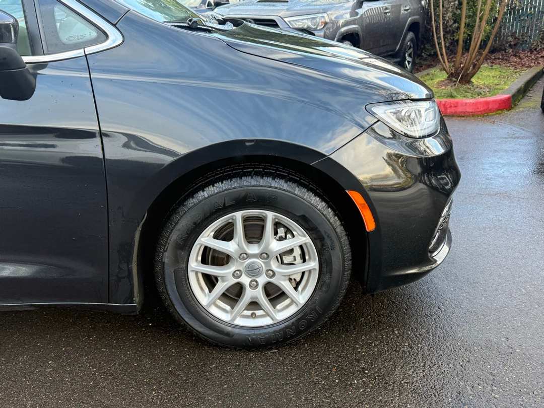 2023 Chrysler Pacifica Touring L - Image 16