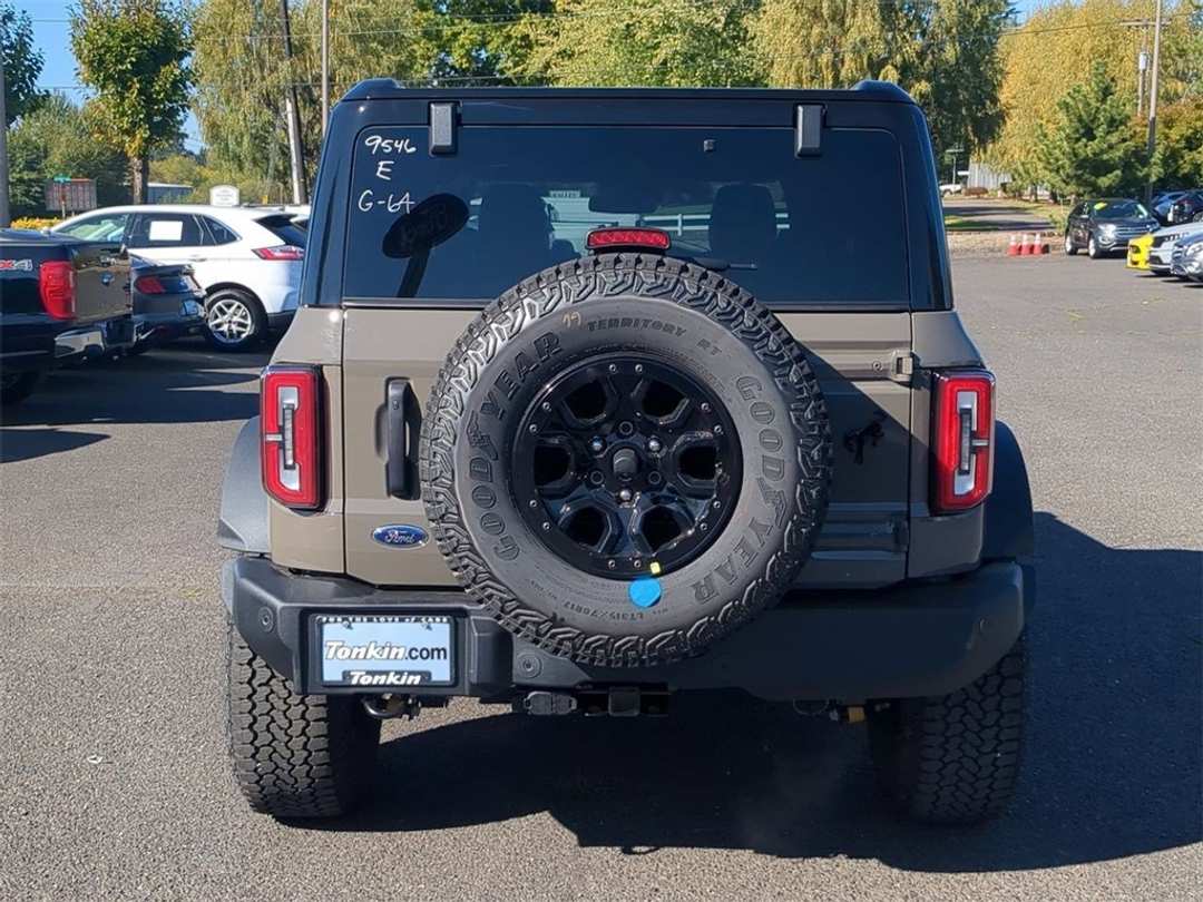 2025 Ford Bronco Outer Banks - Image 4