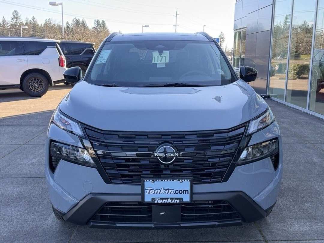 2026 Nissan Rogue Dark Armor - Image 3