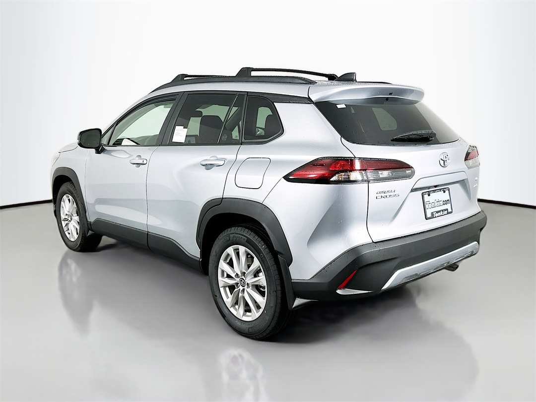2026 Toyota Corolla Cross LE - Image 5