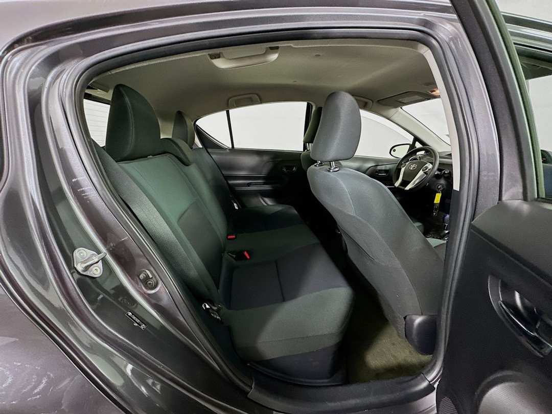 2015 Toyota Prius C - Image 25
