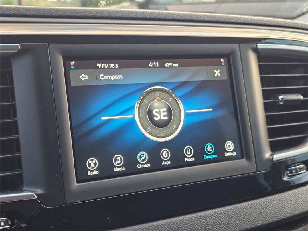 2021 Chrysler Voyager L - Image 19