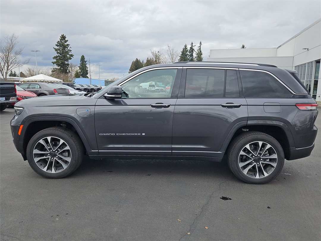 2023 Jeep Grand Cherokee Overland 4xe - Image 3