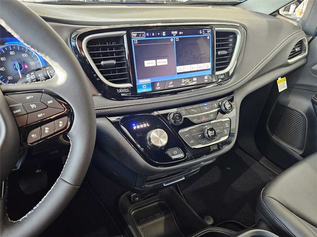 2026 Chrysler Pacifica Select - Image 18